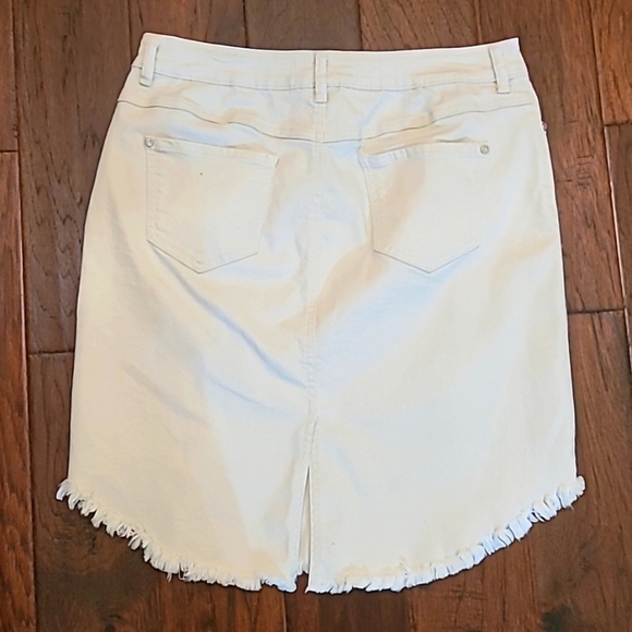 💥3for$12💥 Cato Cream Distressed Denim Skirt with Fringe Hem size 12 - Picture 4 of 8